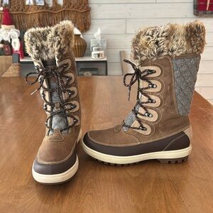 Women’s Helly Hansen faux fur Garibaldi Vl Insulated Winter Boots sz 7.5